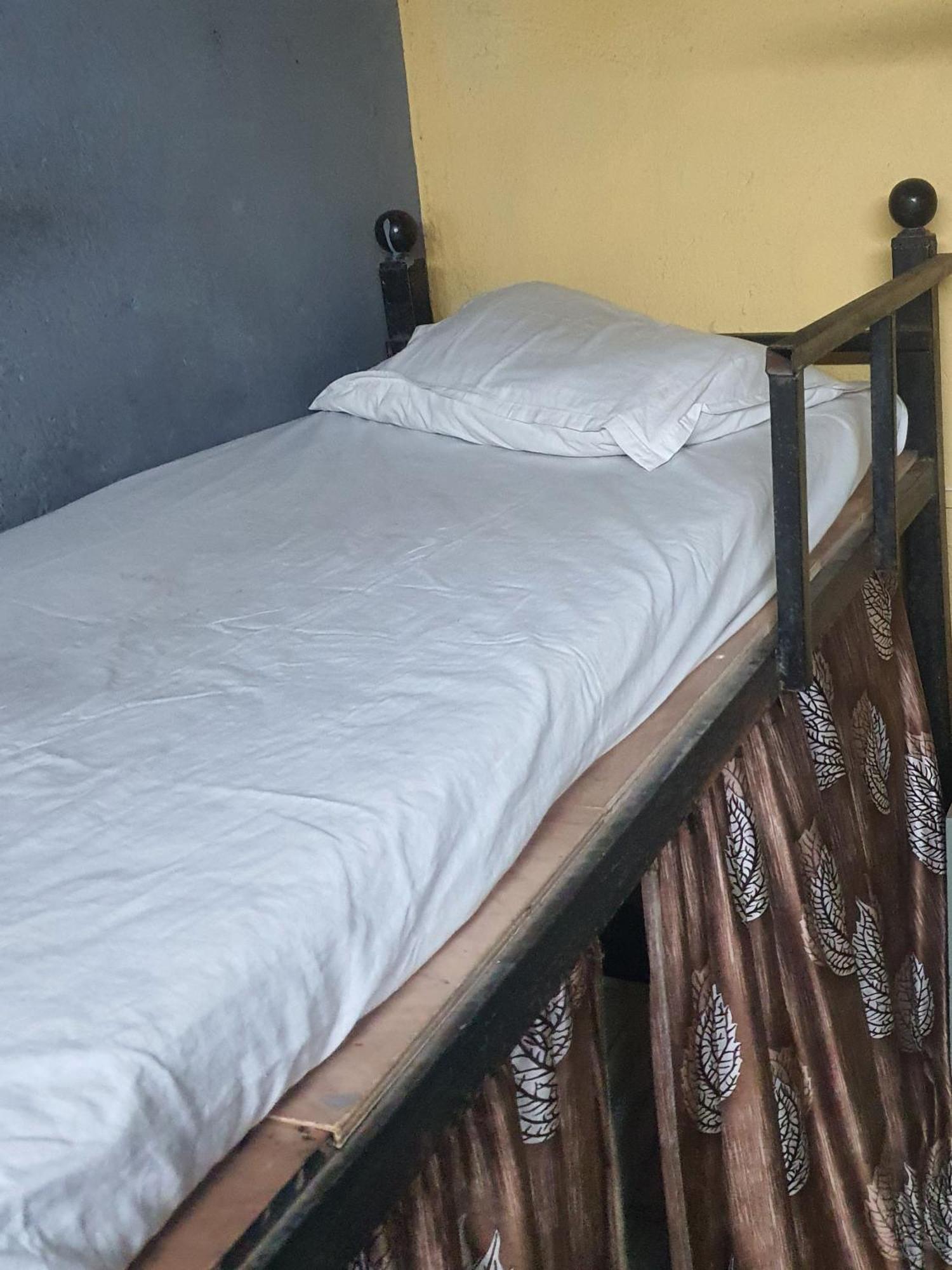 Bapuji Dormitory Hostel מומביי מראה חיצוני תמונה