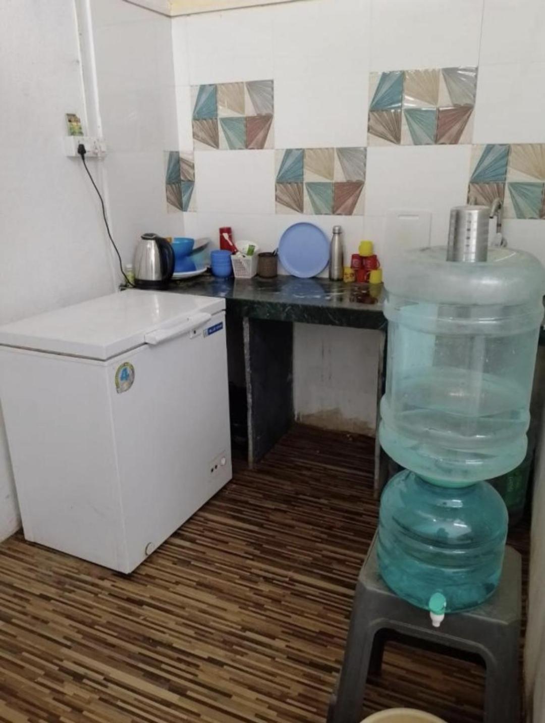 Bapuji Dormitory Hostel מומביי מראה חיצוני תמונה
