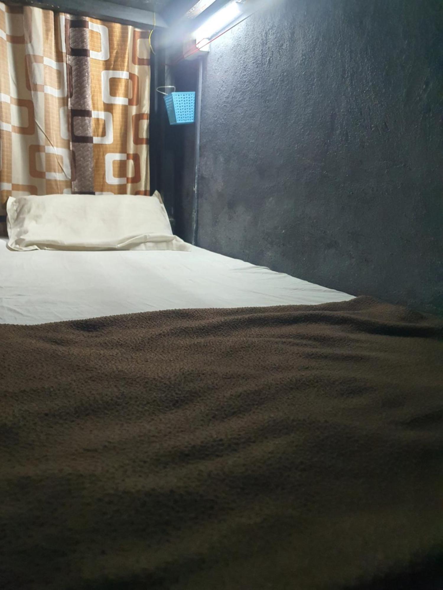 Bapuji Dormitory Hostel מומביי מראה חיצוני תמונה