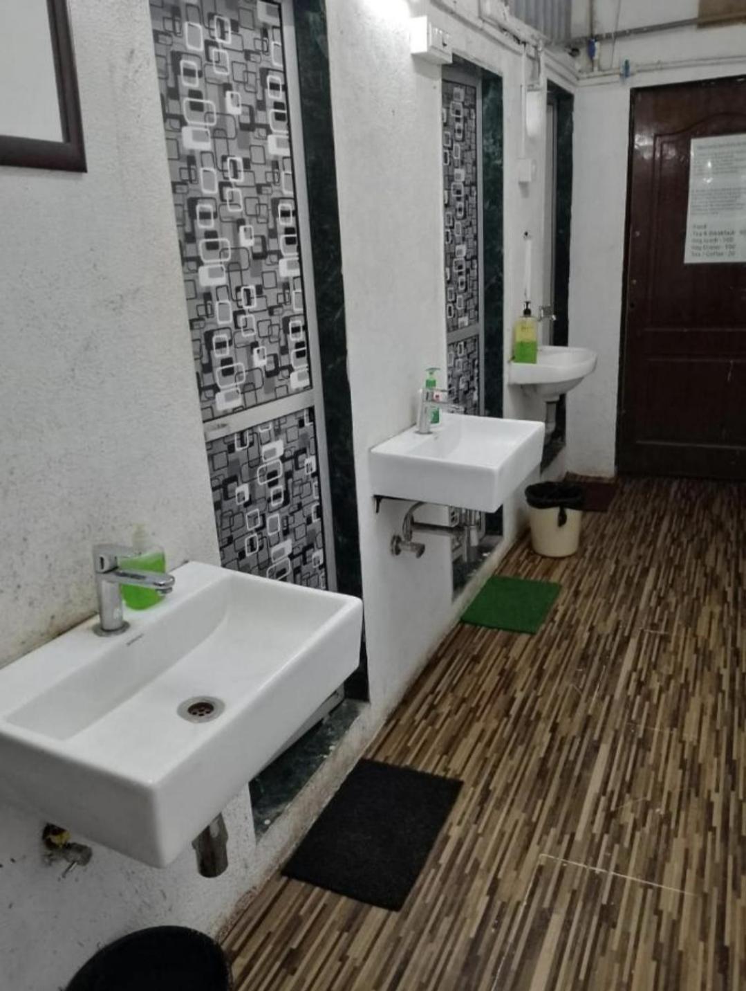 Bapuji Dormitory Hostel מומביי מראה חיצוני תמונה