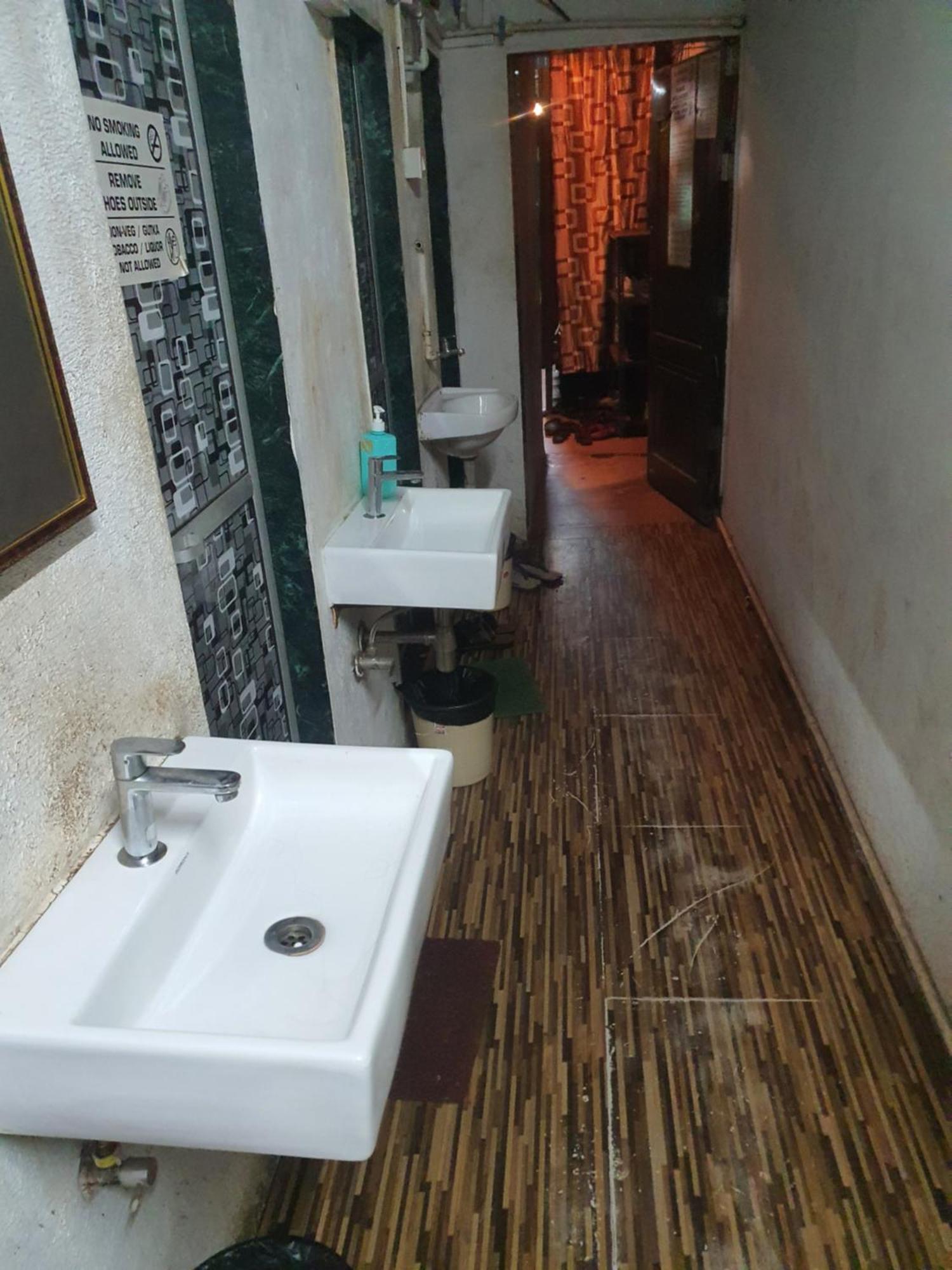 Bapuji Dormitory Hostel מומביי מראה חיצוני תמונה