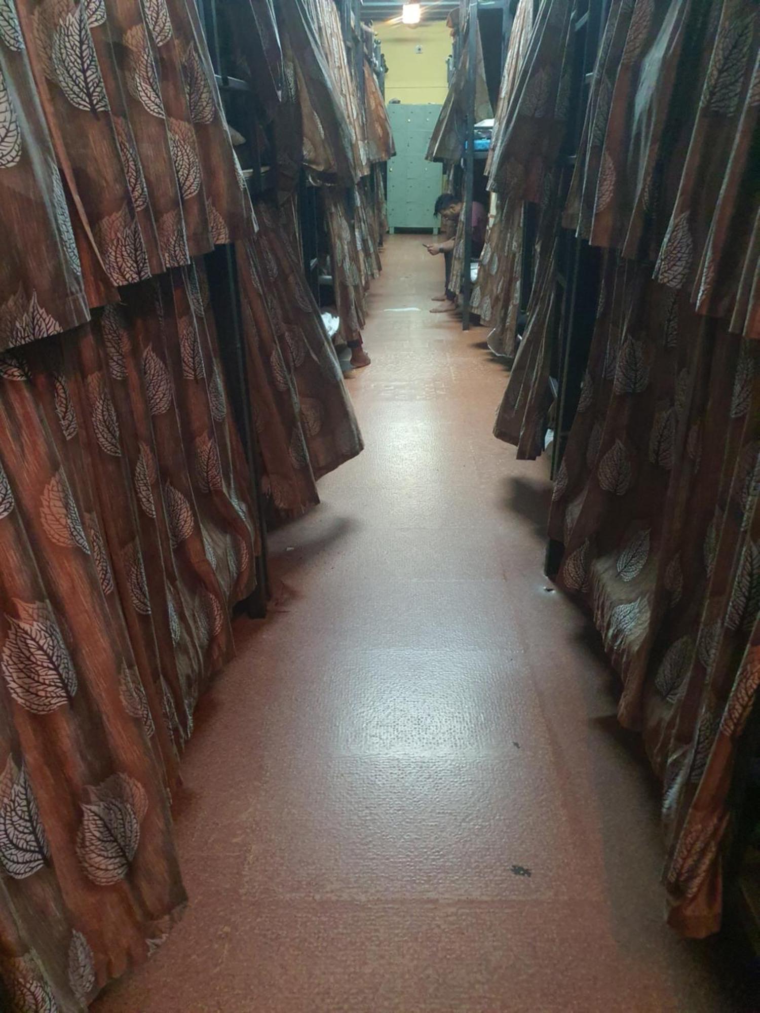 Bapuji Dormitory Hostel מומביי מראה חיצוני תמונה