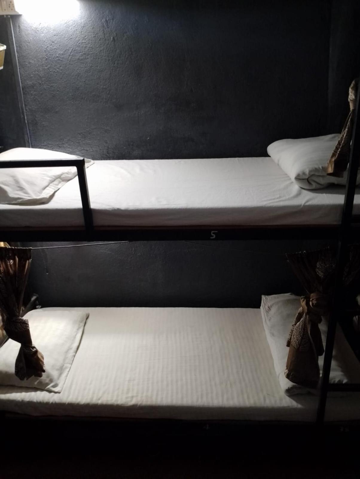 Bapuji Dormitory Hostel מומביי מראה חיצוני תמונה