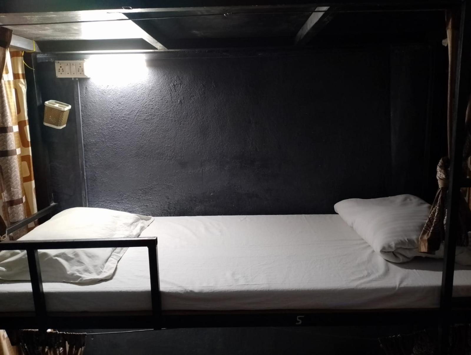 Bapuji Dormitory Hostel מומביי מראה חיצוני תמונה
