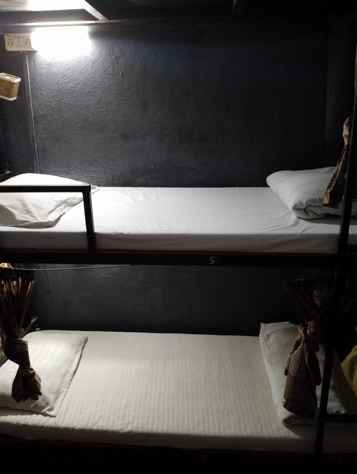 Bapuji Dormitory Hostel מומביי מראה חיצוני תמונה