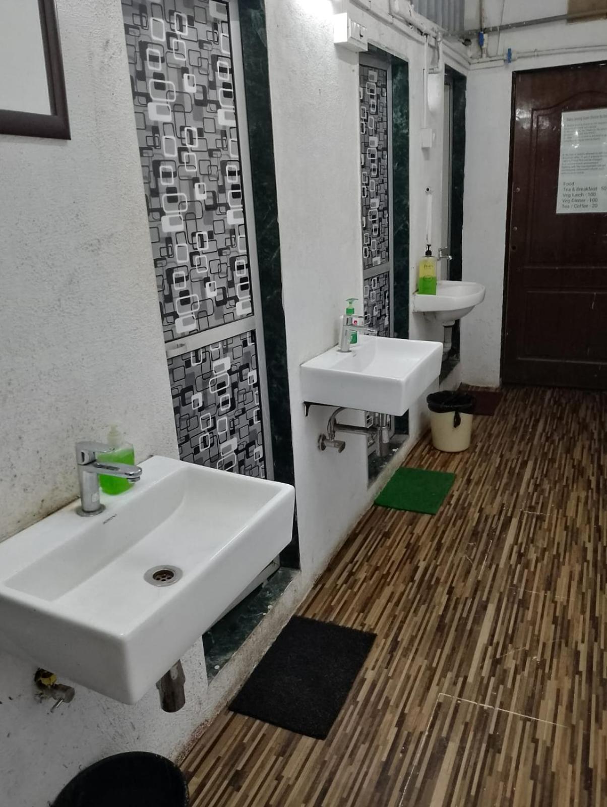 Bapuji Dormitory Hostel מומביי מראה חיצוני תמונה